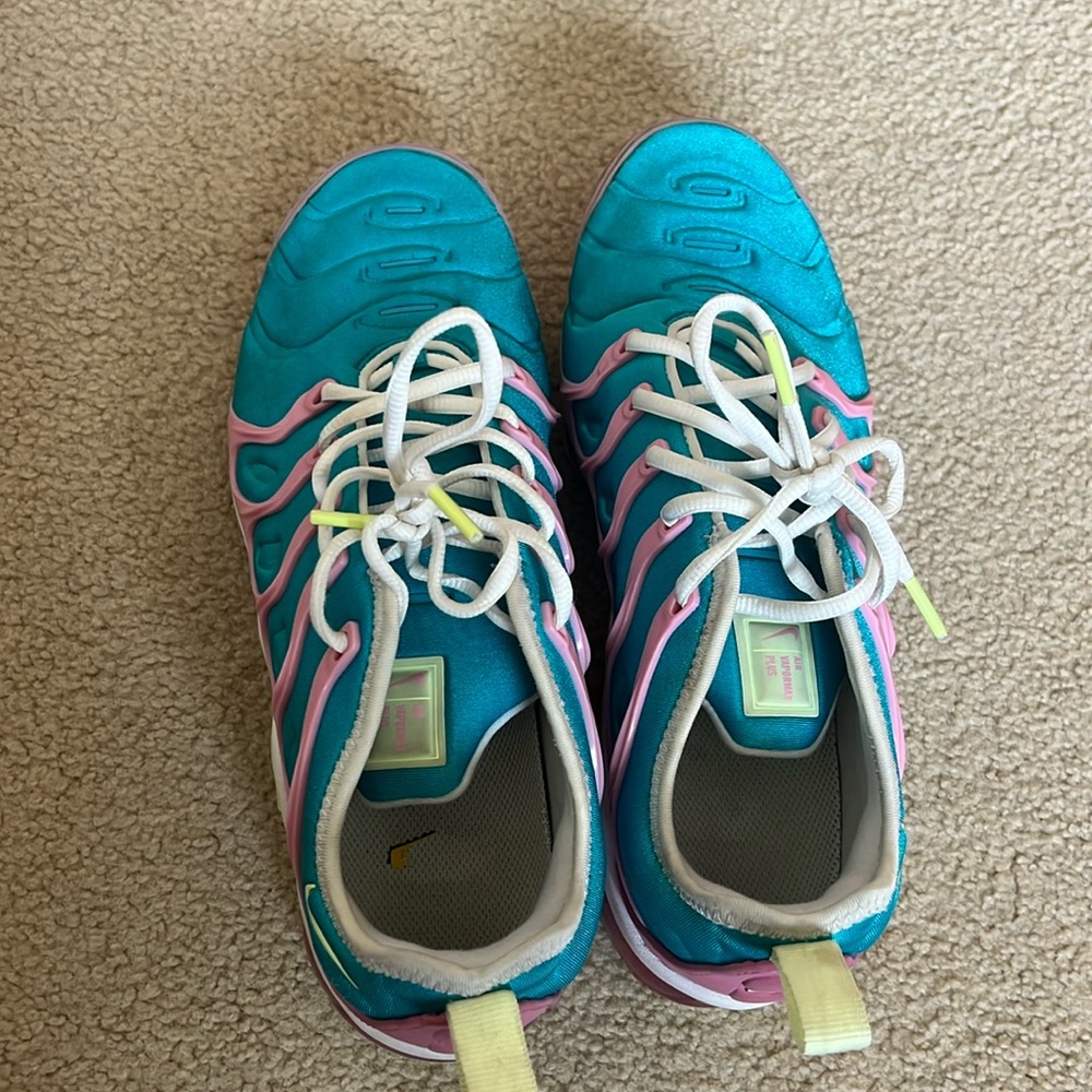 Nike vapormax plus women’s size 9